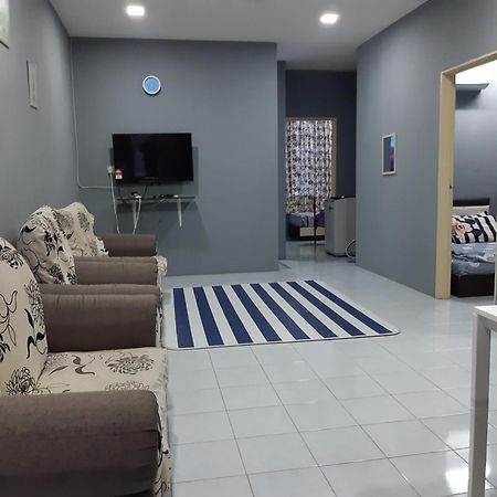 Anis Homestay Gua Musang Exteriör bild
